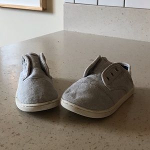 GUC TOMS gray size 6 toddler